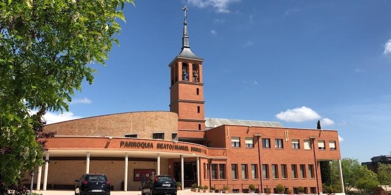 Juan Carlos Merino administra el sacramento de la Confirmaci&oacute;n en Beato Manuel Domingo y Sol