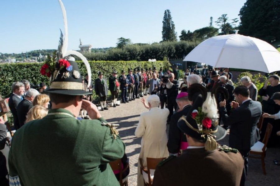 Benedicto agradece la fiesta al estilo b&aacute;varo que le celebraron por sus 90 a&ntilde;os