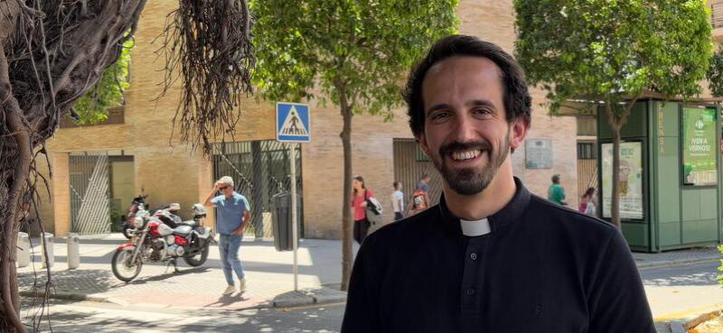 El sacerdote madrileño Carlos Giménez Rodríguez, ganador del I Certamen de Jóvenes Escritores Cristianos convocado por el Grupo de Comunicación Loyola