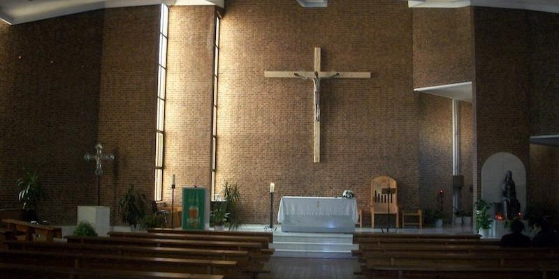 Gabriel Benedicto preside la solemne Eucarist&iacute;a de toma de posesi&oacute;n del p&aacute;rroco de Virgen de los Llanos