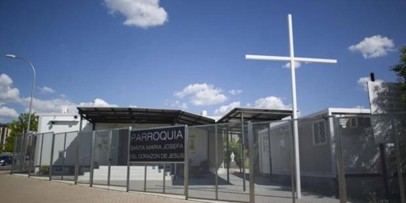 Juan Pedro Gutiérrez administra el sacramento de la Confirmación en Santa María Josefa del Corazón de Jesús