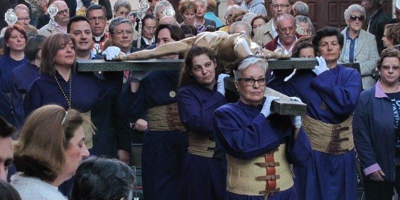 La hermandad de Jes&uacute;s 'el Pobre' celebra un v&iacute;a crucis con la imagen del Cristo de las Aguas