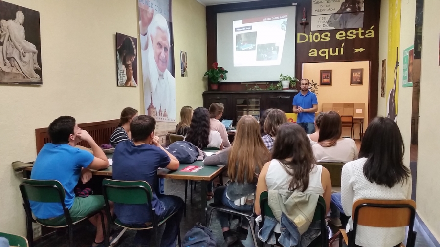 C&aacute;ritas Madrid imparte una charla institucional en la Universidad como resultado de la III Feria de Voluntariado Joven, Volunfair