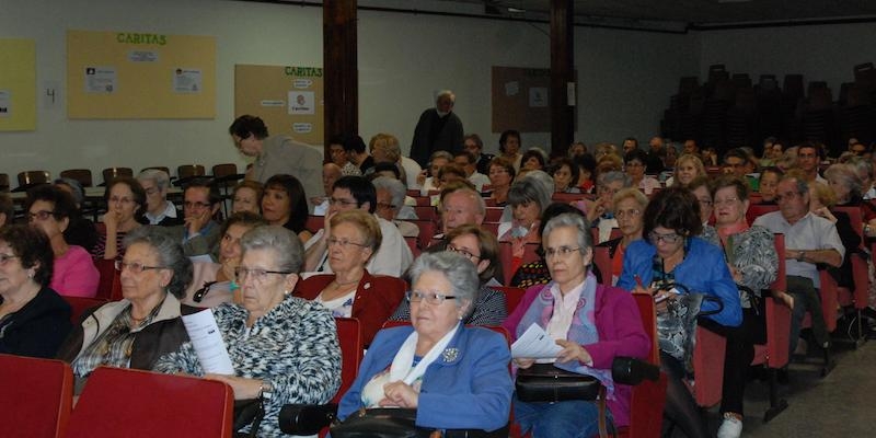 Los voluntarios de Cáritas del arciprestazgo de Villaverde Alto – Ciudad de los Ángeles se reúnen con monseñor Cobo