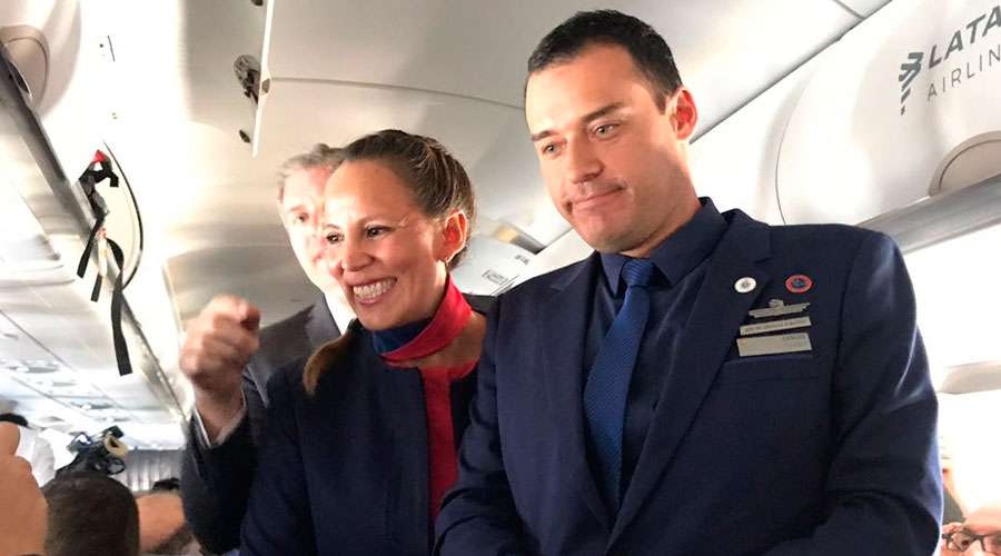 El Papa Francisco celebra matrimonio de tripulantes durante vuelo a Iquique
