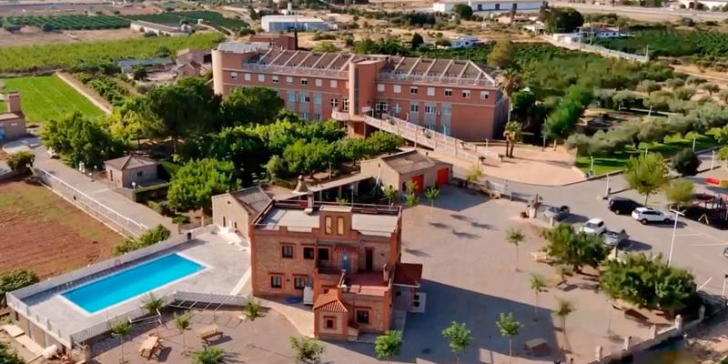 El centro La Salle de Lliria acoge en agosto las vacaciones familiares de San Ignacio de Loyola de Torrelodones
