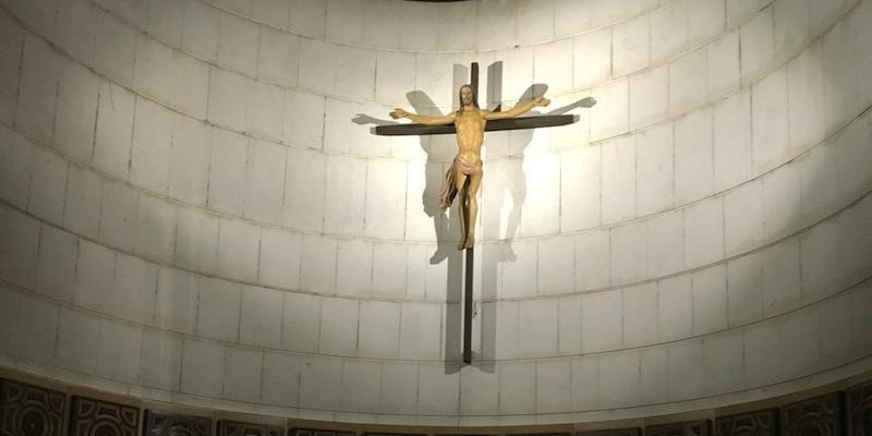 Alumnos del colegio Madres Concepcionistas reciben la Confirmación de manos de Jesús González Alemany