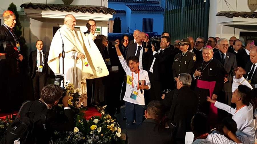El Papa a j&oacute;venes en Colombia: No se dejen robar la alegr&iacute;a y la esperanza