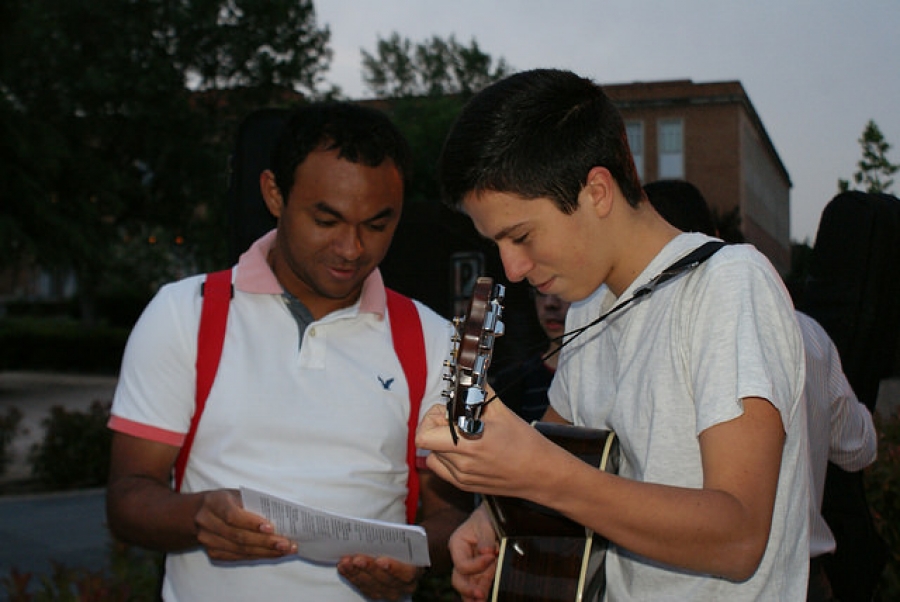 Pastoral Universitaria convoca a los estudiantes para rezar el rosario por el campus en el mes de mayo