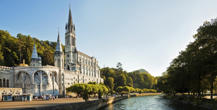 La colegiata de San Isidro organiza peregrinaciones a Lourdes, Fátima y Tierra Santa