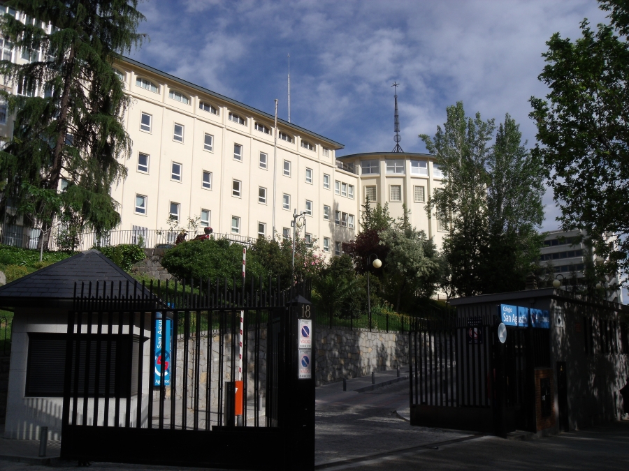 Alumnos del colegio San Agust&iacute;n reciben el sacramento de la Confirmaci&oacute;n