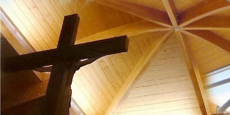 Monse&ntilde;or Mart&iacute;nez Camino celebra la Eucarist&iacute;a del V aniversario de San Lucas Evangelista en Villanueva del Pardillo