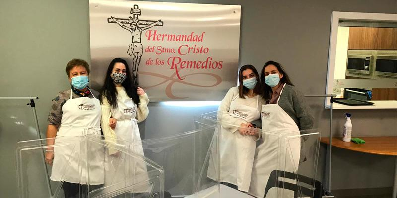 Voluntarios del comedor de la Hermandad del Sant&iacute;simo Cristo de los Remedios: &laquo;Esto va a ir a m&aacute;s&raquo;