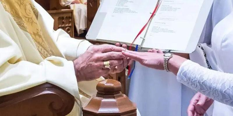 El cardenal Osoro preside en la catedral de la Almudena la ceremonia de consagración de dos vírgenes