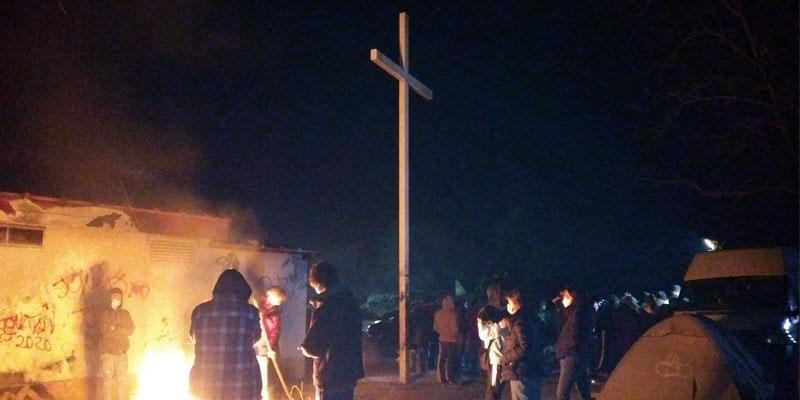 Una noche repartiendo ropa y torrijas a drogodependientes de la Cañada Real