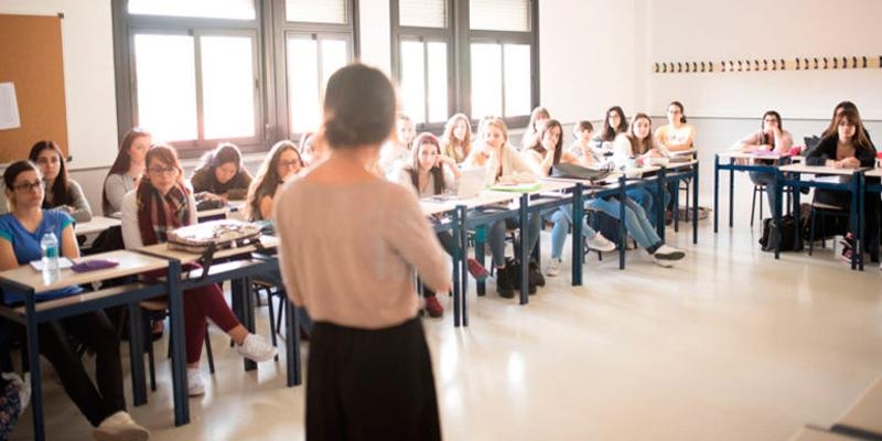 &laquo;Es dif&iacute;cil ir a un colegio y que no haya un maestro de Escuni&raquo;