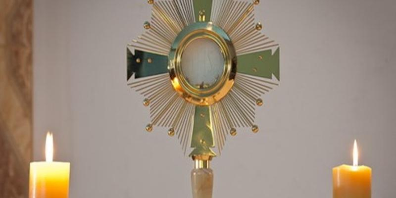 Nuestra Señora de Lourdes y San Justino acoge el primer sábado de mayo una noche de alabanza y adoración