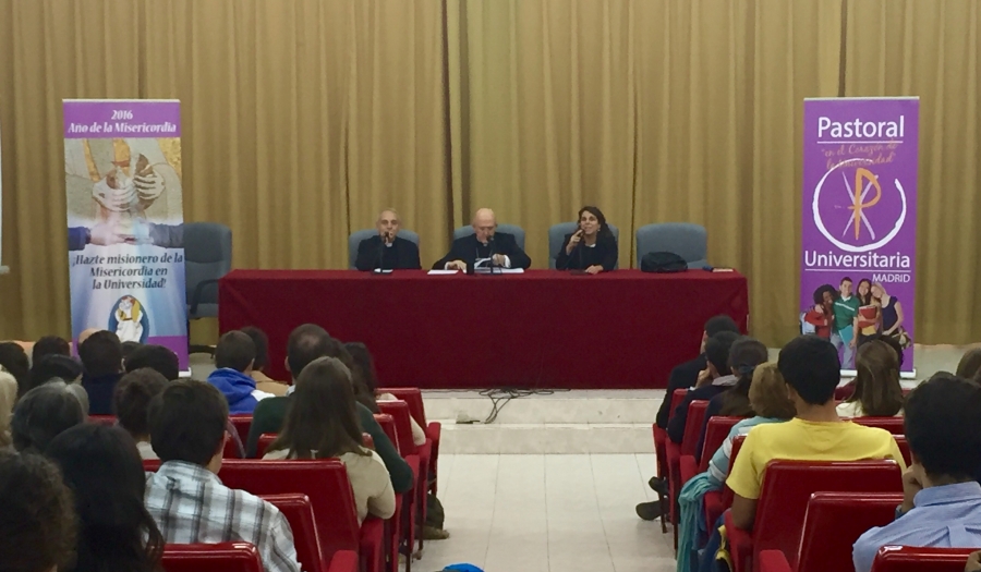 El arzobispo de Madrid a los universitarios: &laquo;Nuestra gran tarea es tener la misericordia de Dios&raquo;