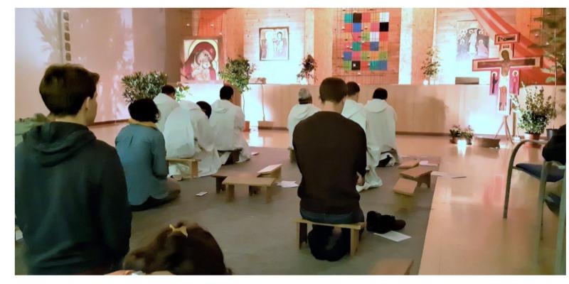 La bas&iacute;lica de La Milagrosa acoge un encuentro de oraci&oacute;n al estilo de Taiz&eacute;