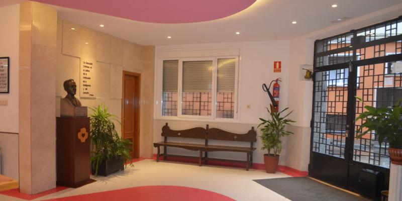 Monseñor Jesús Vidal preside en la catedral una Eucaristía en el 75 aniversario del colegio Fray Luis de León