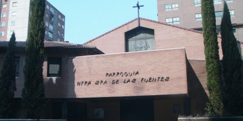 El cardenal Osoro preside en Nuestra Señora de las Fuentes una adoración eucarística con estudiantes universitarios