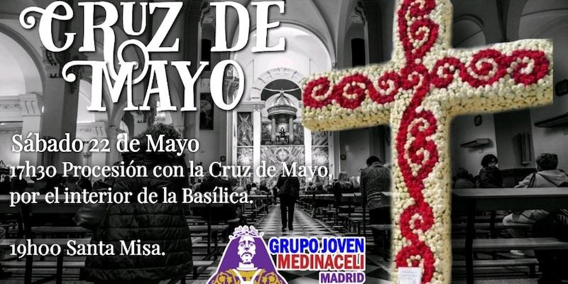 El grupo joven de la Archicofradía de Medinaceli organiza su primera Cruz de Mayo con la Borriquita y Tres Caídas
