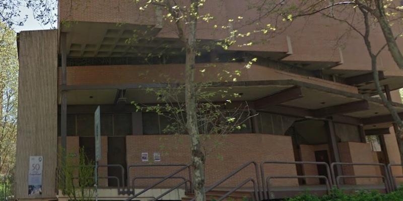 Juan Carlos Vera administra el sacramento de la Confirmaci&oacute;n en San Gabriel de la Dolorosa