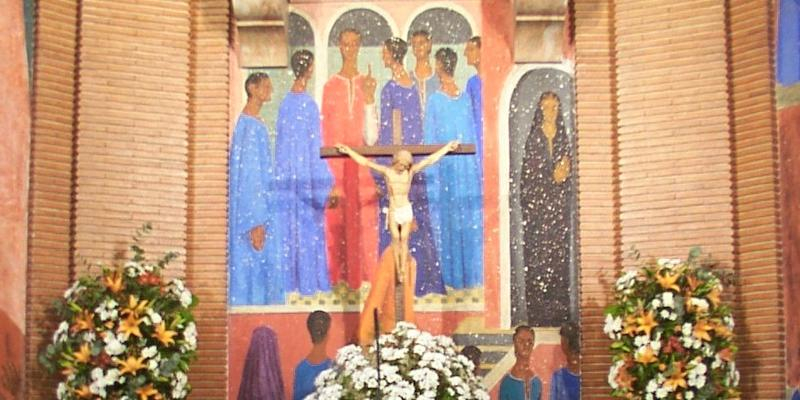 El vicario episcopal de la II administra el sacramento de la Confirmación en Virgen Peregrina de Fátima