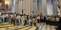 M&aacute;s de mil voces de la Iglesia en Madrid cantan en la Almudena para preparar el himno de la visita del Papa