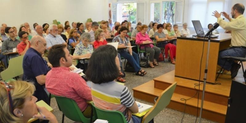 Alfonso Lozano interviene en la Escuela Itinerante de Formación Social en la Vicaría VI