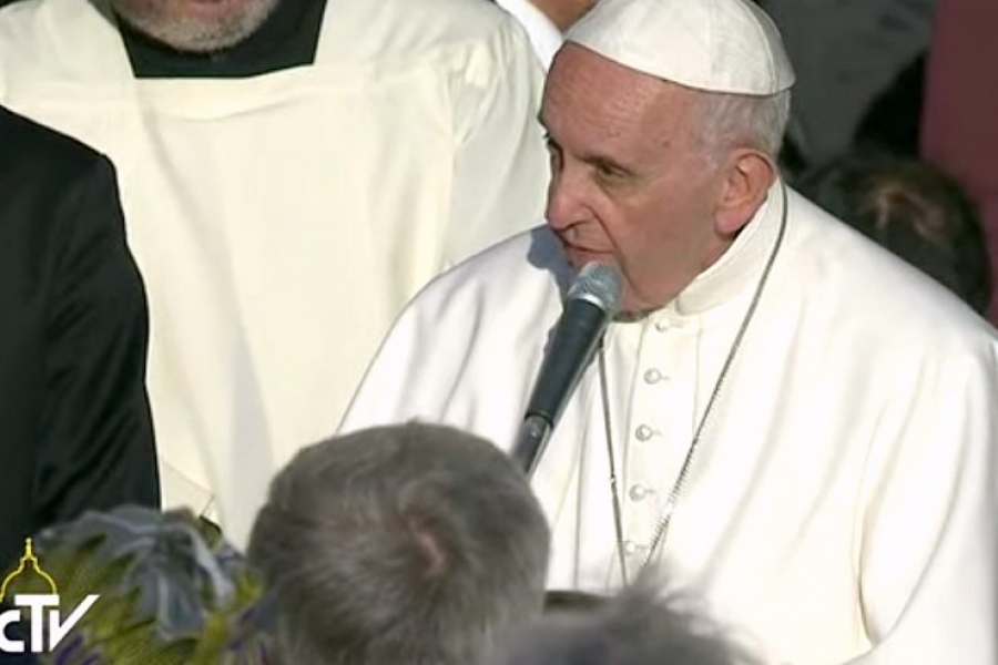 'Un pa&iacute;s que no tiene hijos y cierra las puertas a los migrantes: eso es un suicidio', dijo Francisco