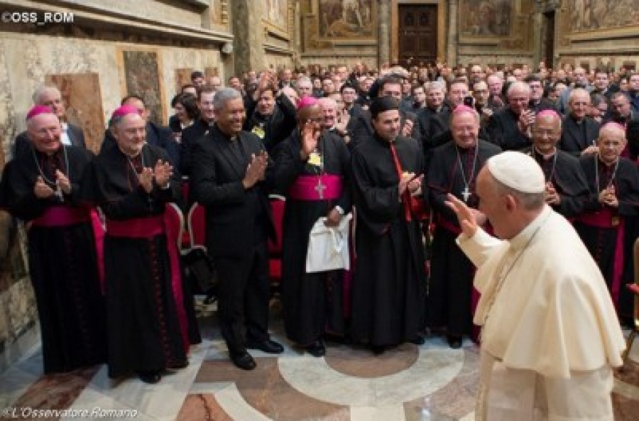 El Papa pide ojos abiertos para discernir qui&eacute;n entra en los seminarios
