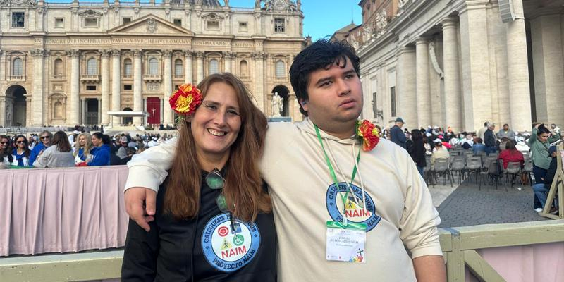 Elisabeth, catequista para personas con discapacidad, con su hijo autista en el Jubileo de los Catequistas en Roma: «Giancarlo también ha dado su testimonio con su presencia»