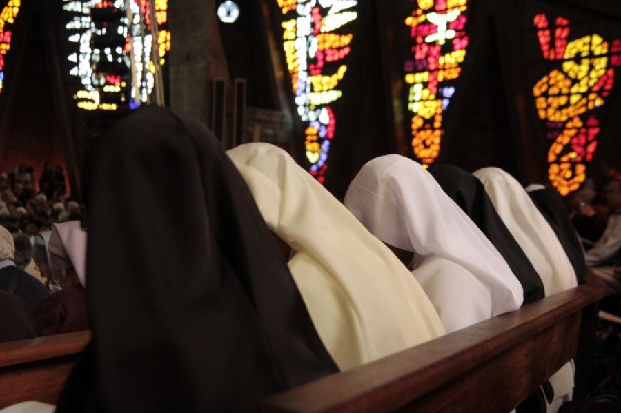 El cardenal Osoro se re&uacute;ne con las participantes de los cursos de Teolog&iacute;a de la Vida Consagrada en &Aacute;vila