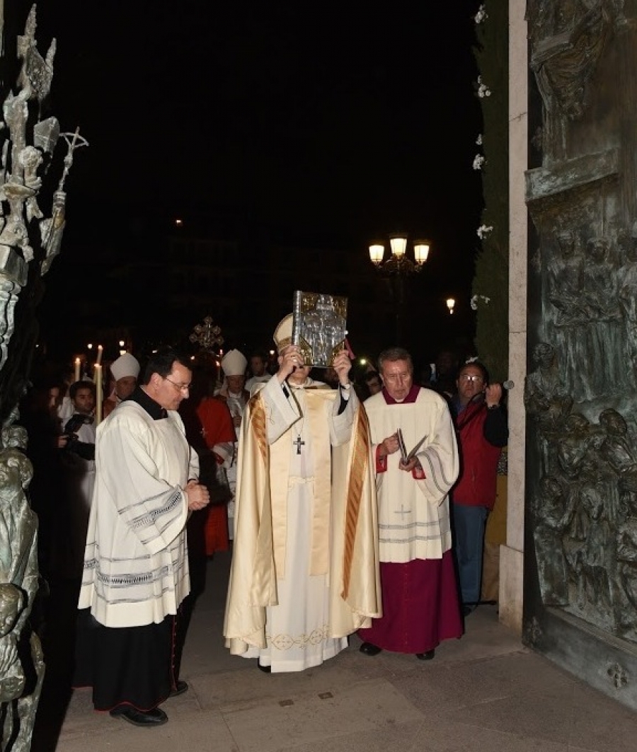 Apertura del A&ntilde;o de la Misericordia en los templos jubilares de Madrid