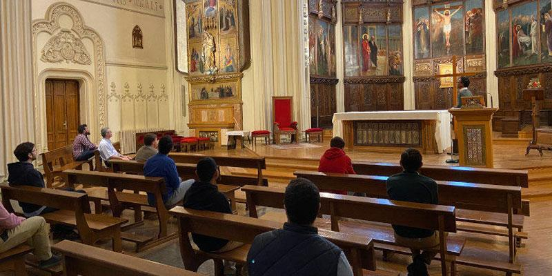 La capilla del Seminario Conciliar acoge la ceremonia de instituci&oacute;n de ministerios de ac&oacute;lito y lector a diez seminaristas