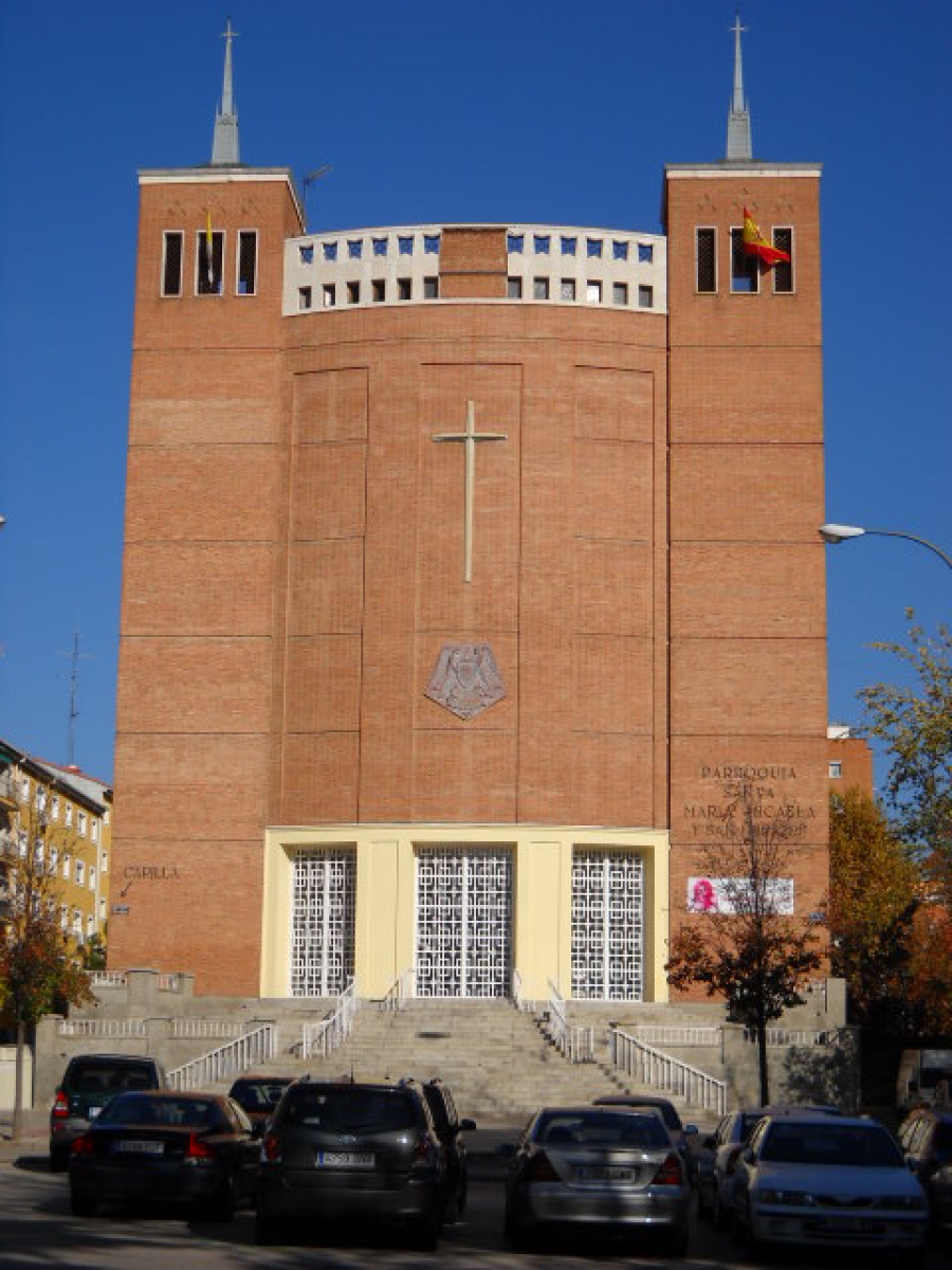 Programa de radio en la parroquia Santa Mar&iacute;a Micaela y San Enrique