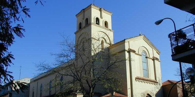 Juan Pedro Gutiérrez administra el sacramento de la Confirmación en San Diego de Puente de Vallecas