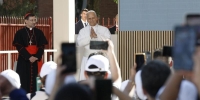El Papa descubre que &laquo;quien est&aacute; en Madrid es de Madrid&raquo; al conocer a los protagonistas del CEDIA