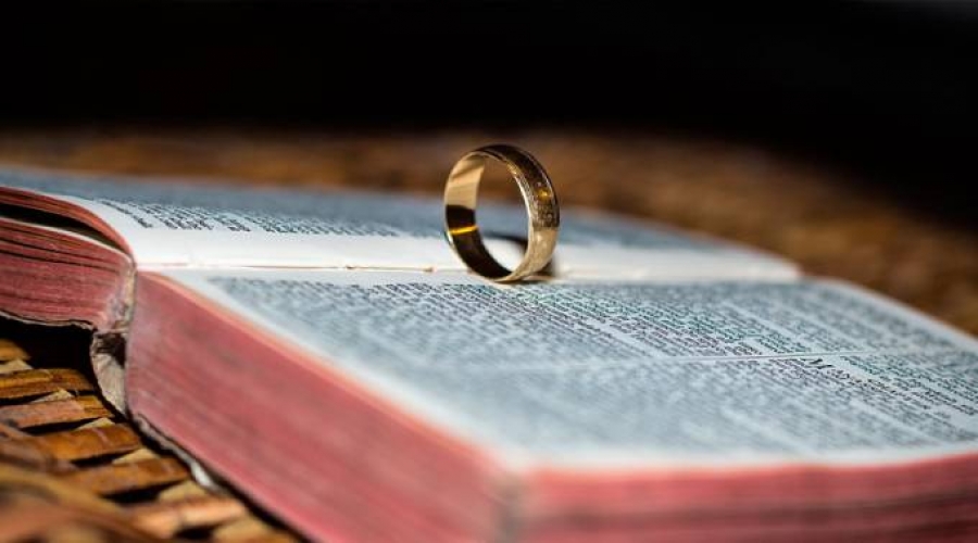 Arzobispo de La Plata a sacerdotes: Prohibido bendecir concubinato y adulterio