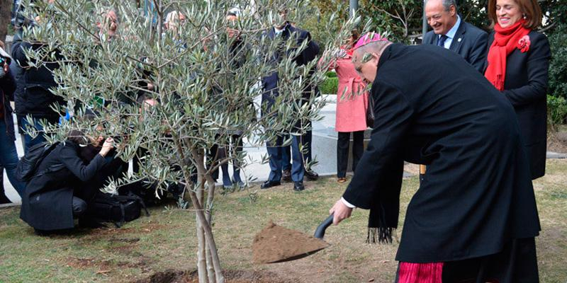 Scholas Occurrentes organiza una oraci&oacute;n interreligiosa por la paz en la plaza de Col&oacute;n