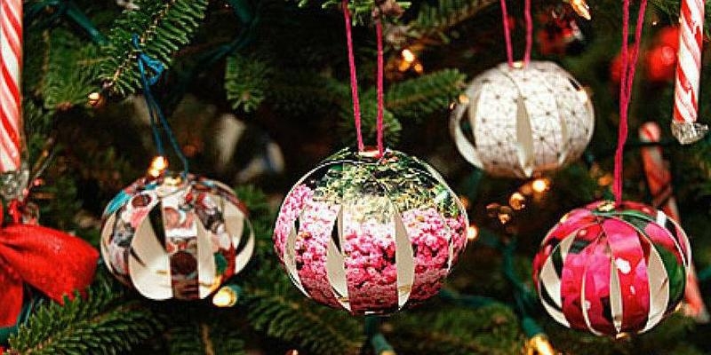 Los ni&ntilde;os de Divino Salvador felicitan la Navidad por las calles de la parroquia