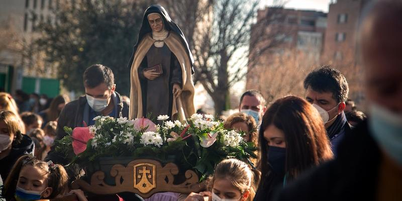 Santa Maravillas de Jesús celebra su fiesta patronal con una Misa solemne y procesión de la patrona con los niños