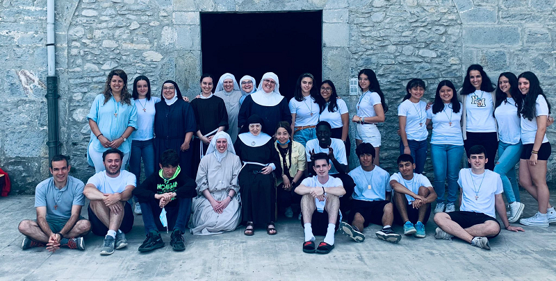 El 'Repara mi casa' que los j&oacute;venes de San Andr&eacute;s Ap&oacute;stol han llevado a cabo con las clarisas de Ordu&ntilde;a