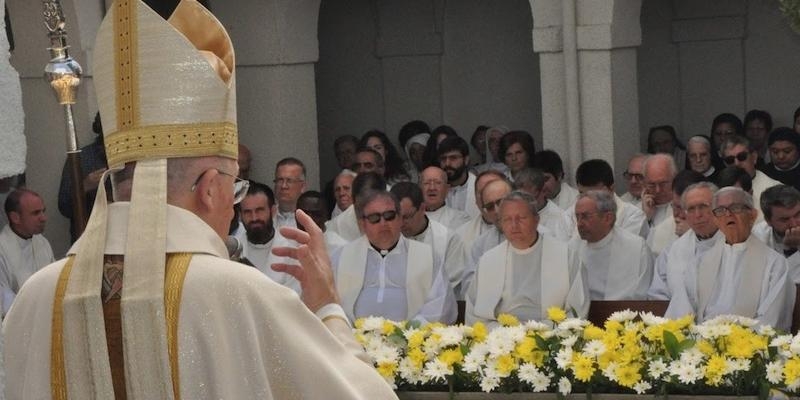 El cardenal Osoro celebra una Eucaristía en la capilla de las Oblatas en la fiesta de Jesucristo, Sumo y Eterno Sacerdote
