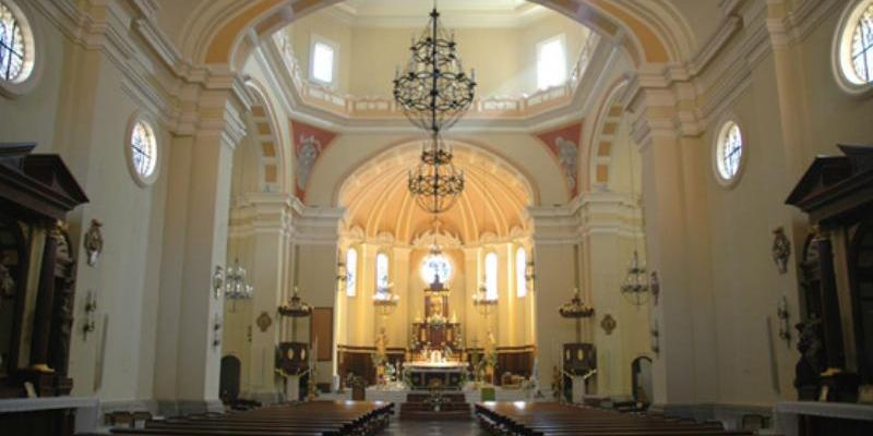 El vicario episcopal de la VII administra el sacramento de la Confirmaci&oacute;n en San Lorenzo M&aacute;rtir de El Escorial