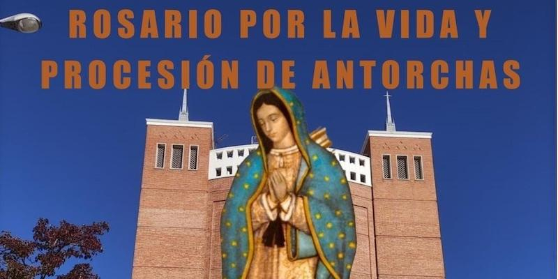 Santa María Micaela y San Enrique conmemora a la Virgen de Guadalupe con un rosario con procesión de antorchas