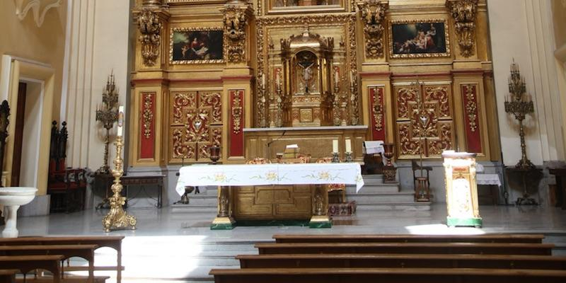Monseñor José Cobo administra el sacramento de la Confirmación en San Millán y San Cayetano