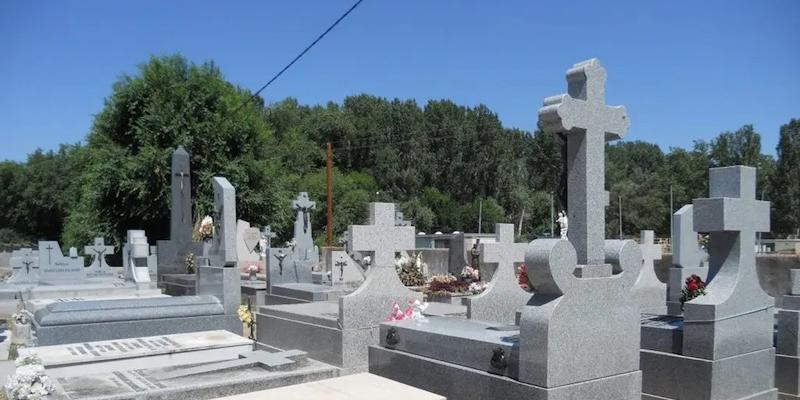 El padre Ángel Camino celebra la solemnidad de Todos los Santos en Guadalix de la Sierra