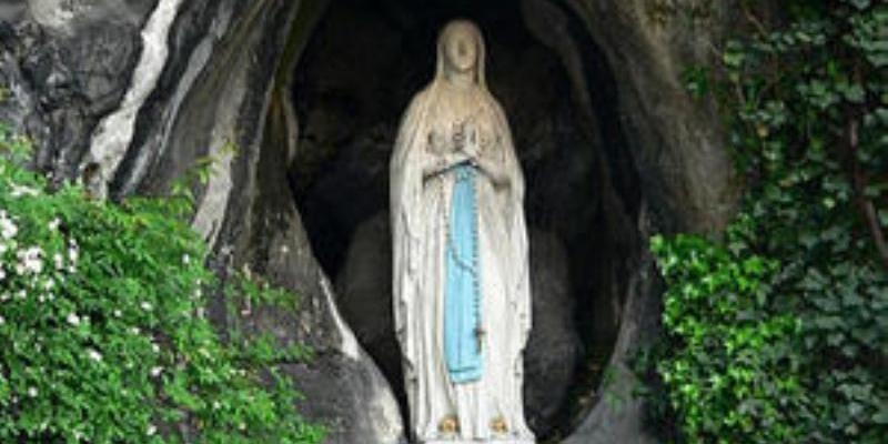 Los fieles de Santa Paula peregrinan al santuario mariano de Lourdes